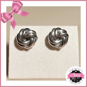Stud Earrings. Knots
